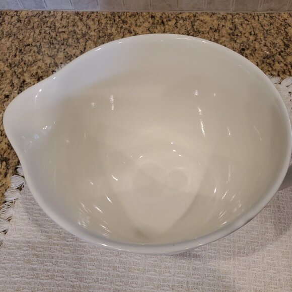 The Bake Shop by Master Class 9” Large Reindeer Ceramic Mixing Bowl with spout - Picture 3 of 7